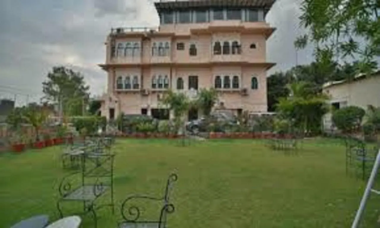 Отель Inder Prakash Lake Facing